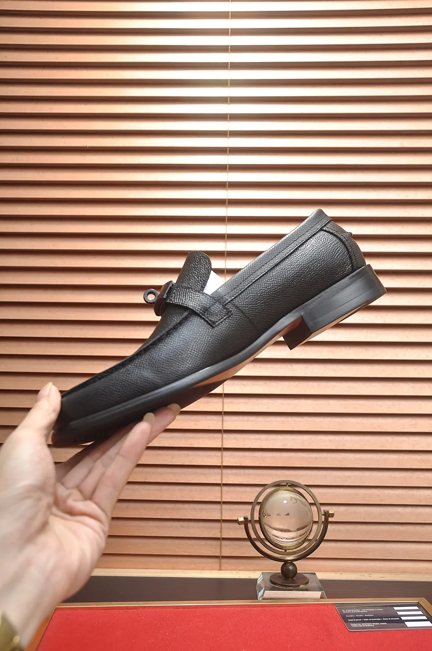 Men's shoes💰540💶[HERMES] (cowhide lining)🍀Italian top luxury🍀He does not pursue novel styles and gorgeous colors, but attracts the favor of successful men with his flawless, elegant and classic style. Formal leather shoes This very comfortable, simple and stable style allows you to easily match any style! The pattern is absolutely 1:1 refined from the original case, and we strive for excellence in materials, imported cowhide + cowhide lining💪💪💪extraordinary texture👍! .Code number: 38-45 (45 customized)